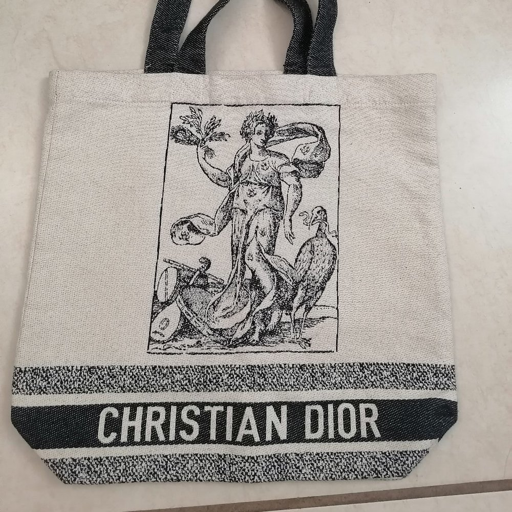 Christian Dior tote bag cruise 2021 italy